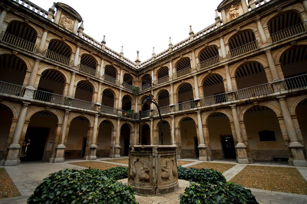 Edificio histórico de la Universidad de Alcalá, donde se fundó Byron Labs